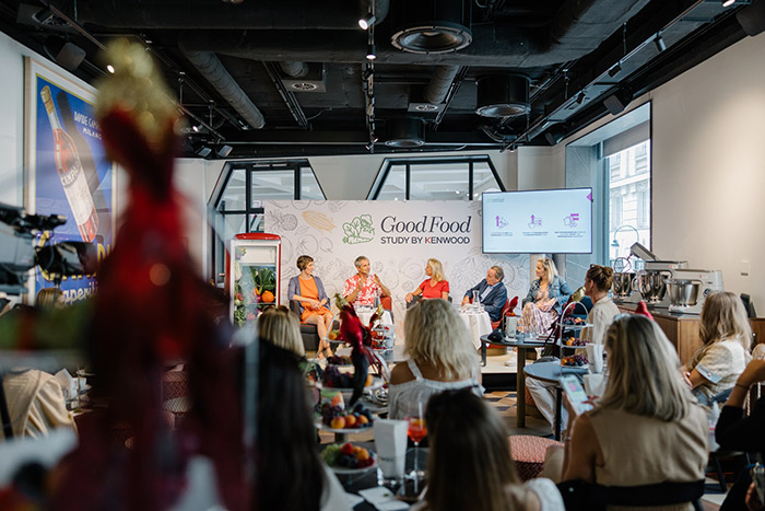 Kenwood Good Food Ernährungsstudie/ MedUniWien: Andrea Fičala (Ernährungswissenschafterin), Prof. Hans-Peter-Hutter (MedUniWien), Susanne Weichselbaum, Michael Frank (Managing Director De´Longhi Kenwood GmbH), Marisa-Mercedes Moser (Marketing Director De´Longhi Kenwood GmbH)